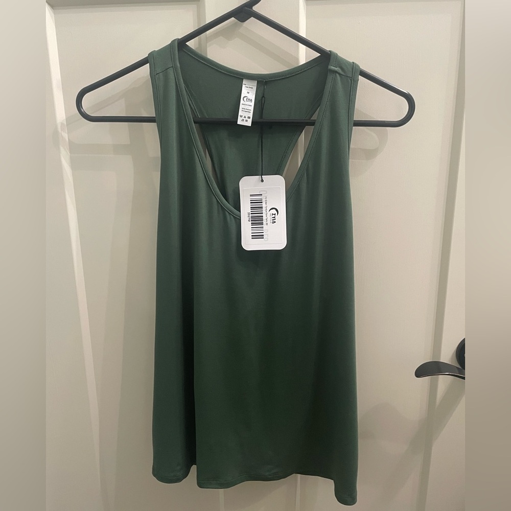 NWT Zyia Fir Green Tordue Flow Tank Sz M